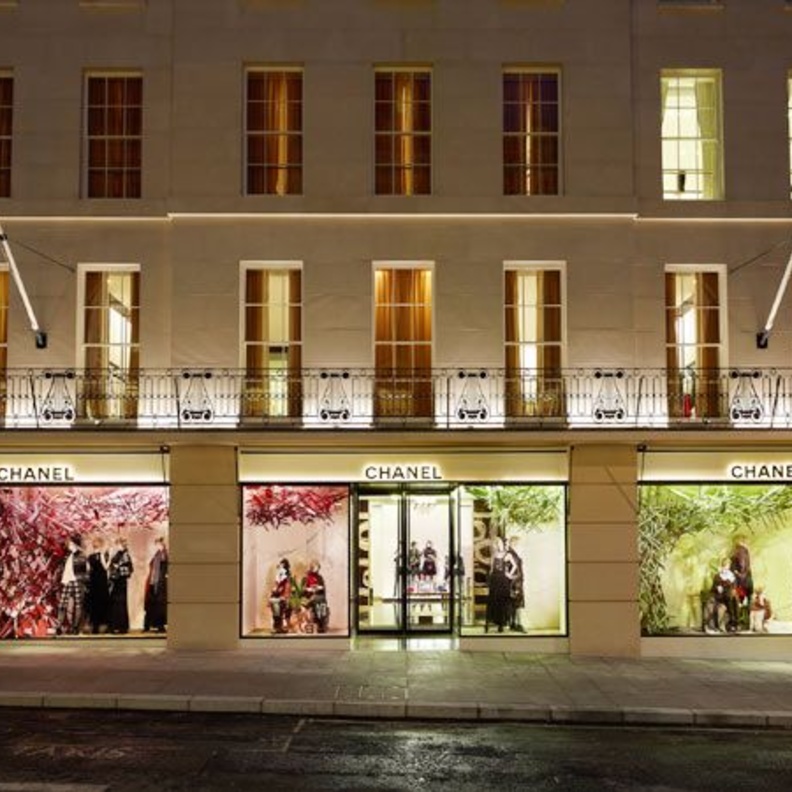 احدث فرع لدار شانيل في شا رع بوند - لندن