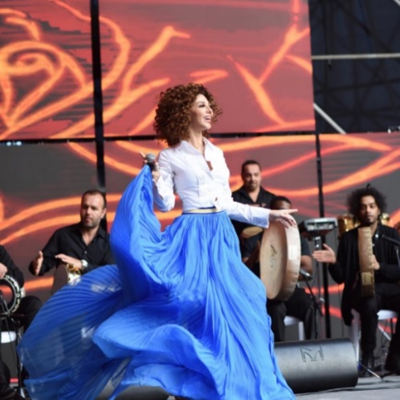 احدث موديلات فساتين السهرة المشرقة مع ميريام فارس