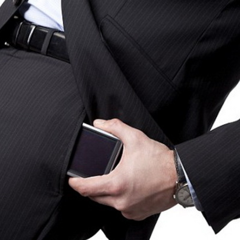 احذروا وضع الجوال في جيب البنطال 