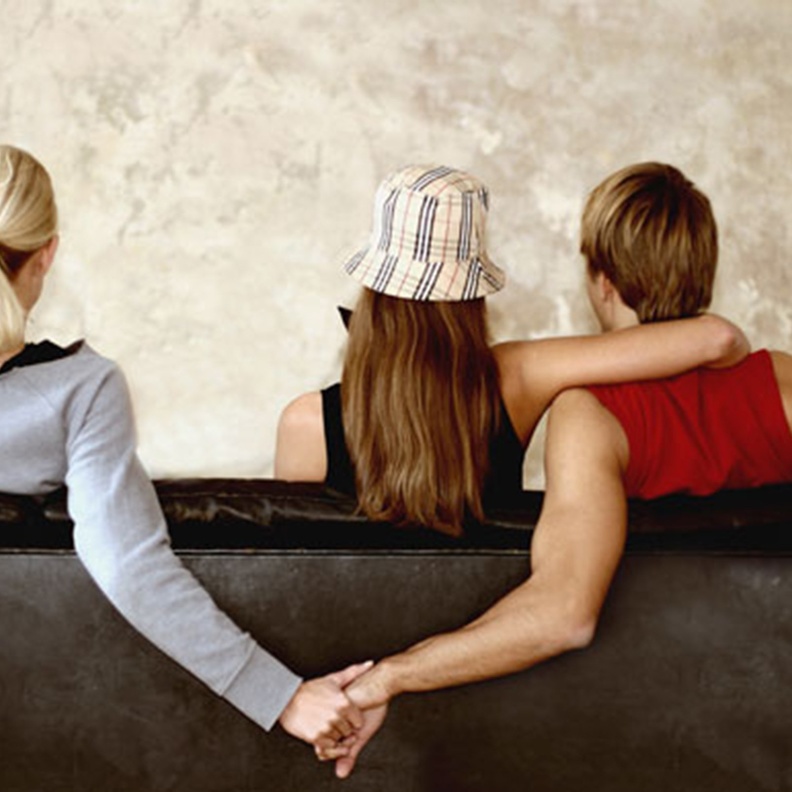 احذري من بعض الافعال التي تدل على خيانة زوجك