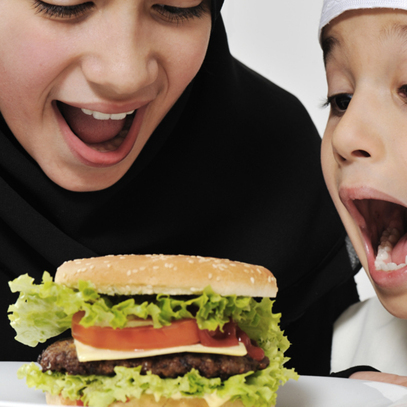 احذري من رجيم الوجبات السريعة حتى لا تصابي بالزهايمر