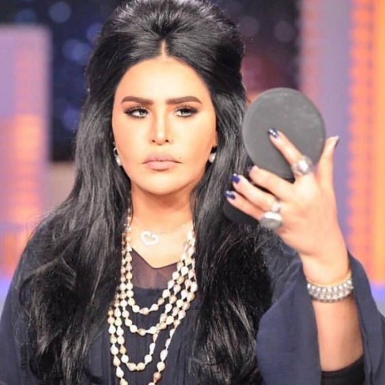 احلام تبدو عصرية في انتقاء تسريحات شعر مشرقة