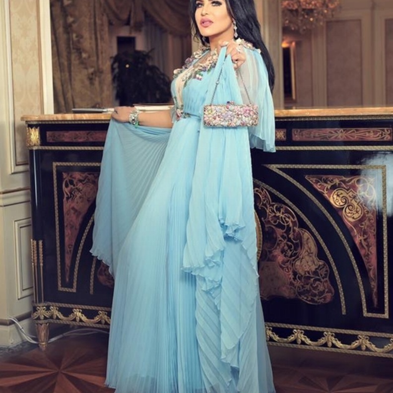 اطلالة برّاقة لاحلام في فستان من توم فورد