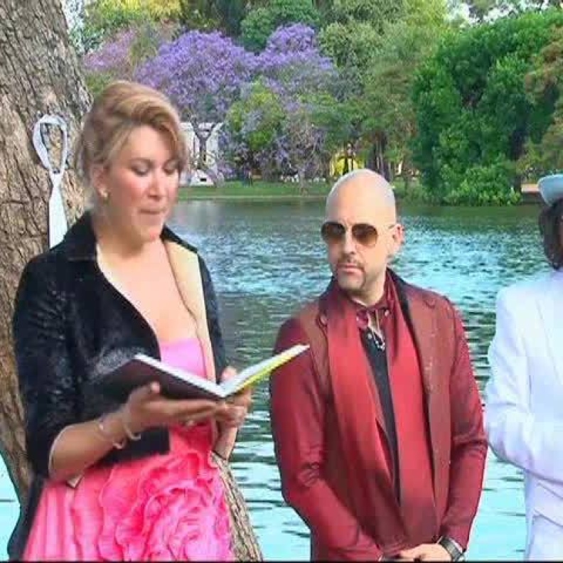  زواج البيئي الأرجنتيني ريتشارد توريس بشجرة