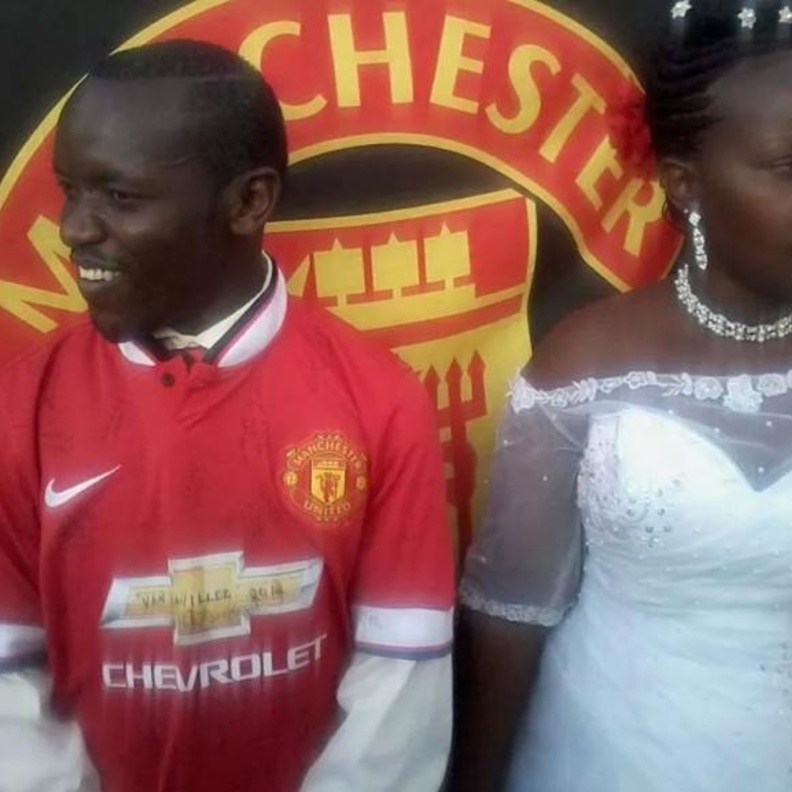 عريس كيني وزفاف من وحي عشق "المانشستر يونايتد"  