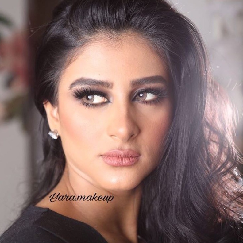 اختاري اطلالاتك الجميلة مع السموكي الأسود 