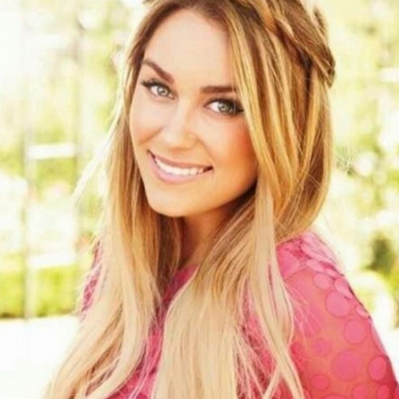 ضعي مكياج مميز عند خبيرة تجميل