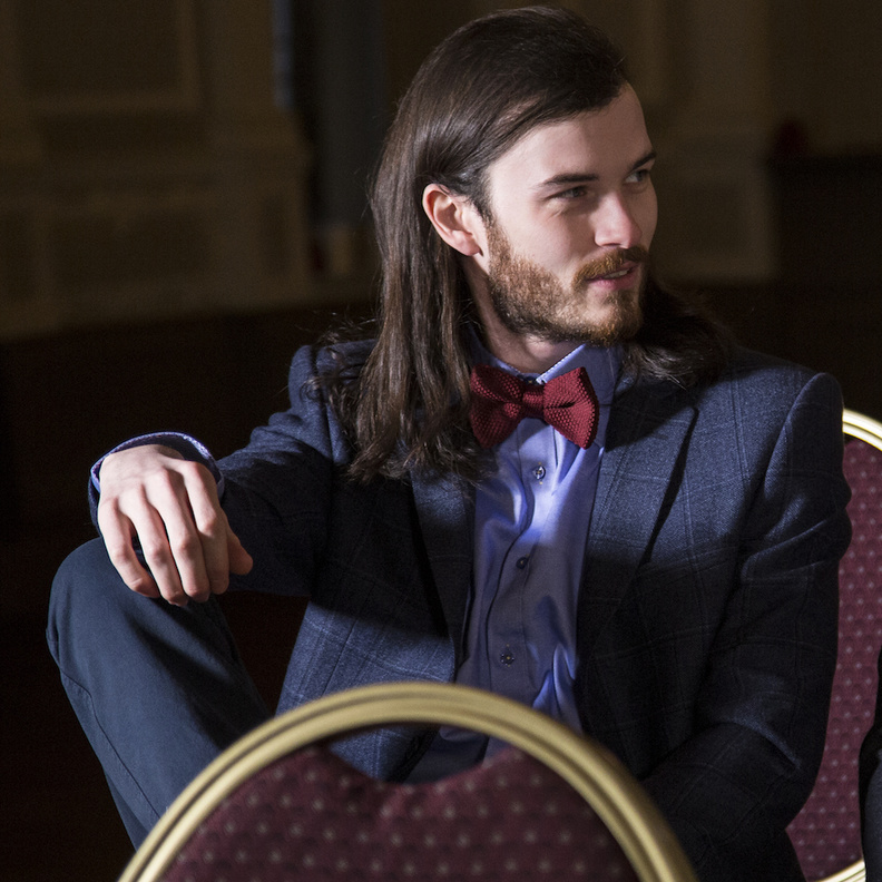 اختيار الألوان المناسبة للبدلة