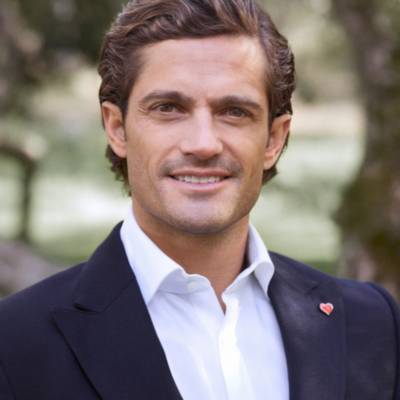 في تعميد ابنتها الكبرى