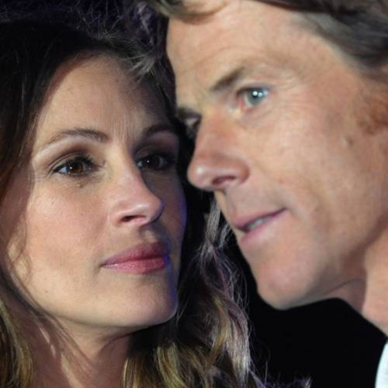 نظرات الحب تفضح جوليا