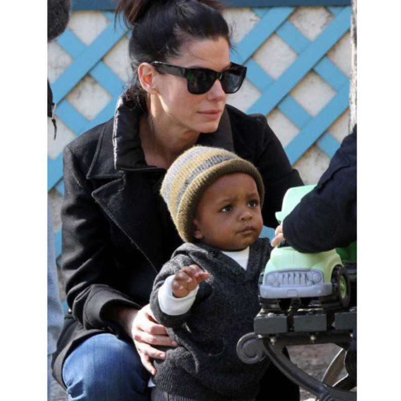 كاثرين تحمل اخر ابنائها بالتبني