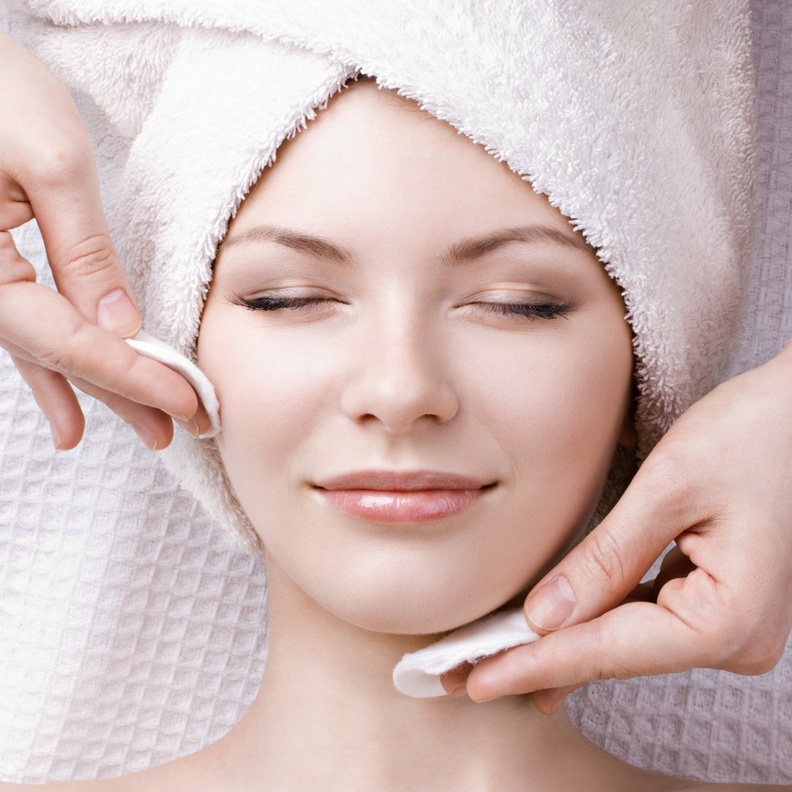 اخفاء آثار التجاعيد والبشرة المترهلة يوم الزفاف