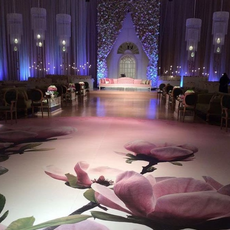 ارضية مزينة بالورد للمصممة هدى الباز