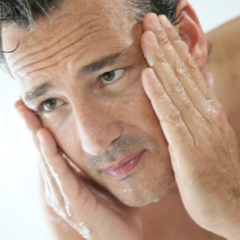 ازالة الرؤوس السوداء من الانف للرجال