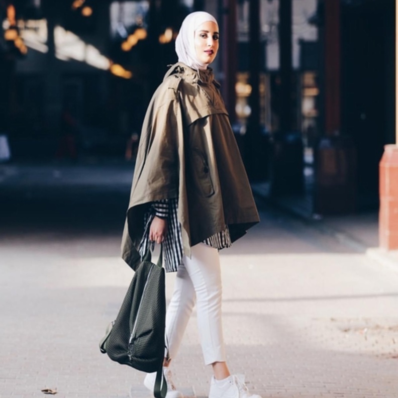 ازياء محجبات مع الكاب متوسط الطول على طريقة دلال الدوب