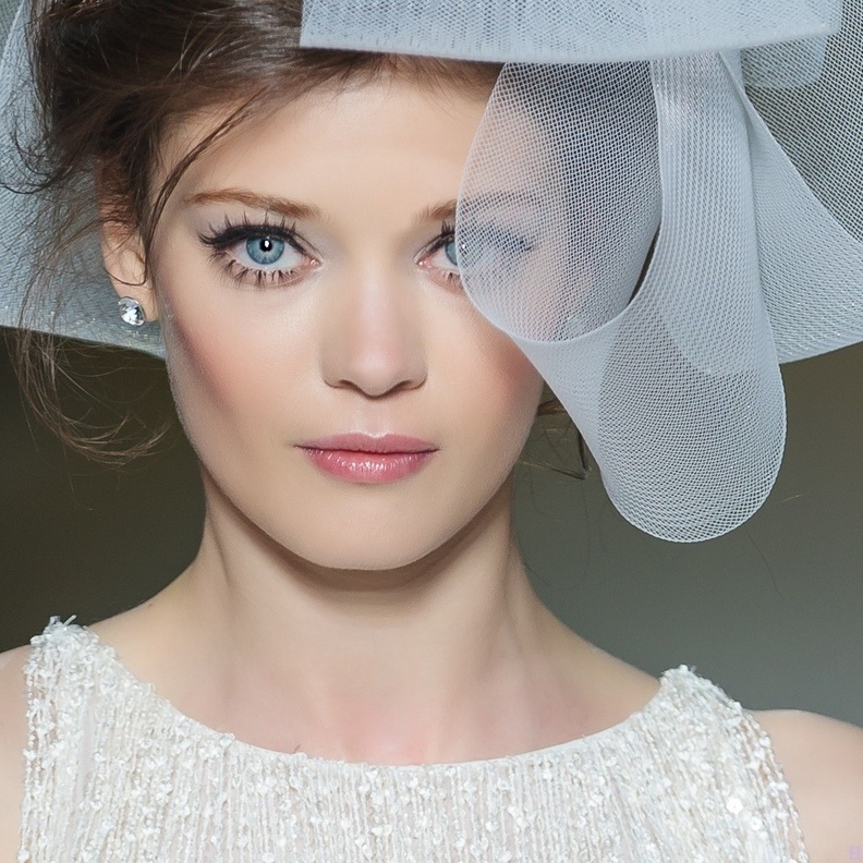 ازيلي الماكياج قبل النوم حتى تستطيع البشرة اعادة بناء الخلايا