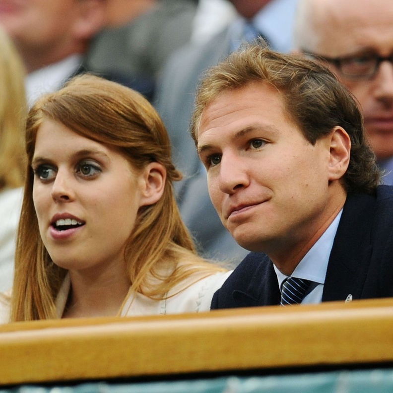 استئذان الملكة كان عقبة في طريق بياتريس و كلارك