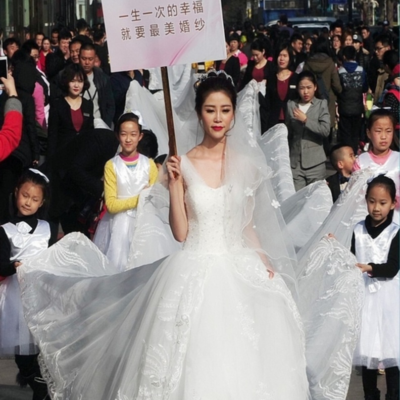 ذيل فستان العروس