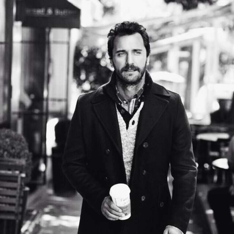 استوح من أسلوب فرات طرق تنسيق المعاطف الشتوية بأسلوب شبابي وعصري