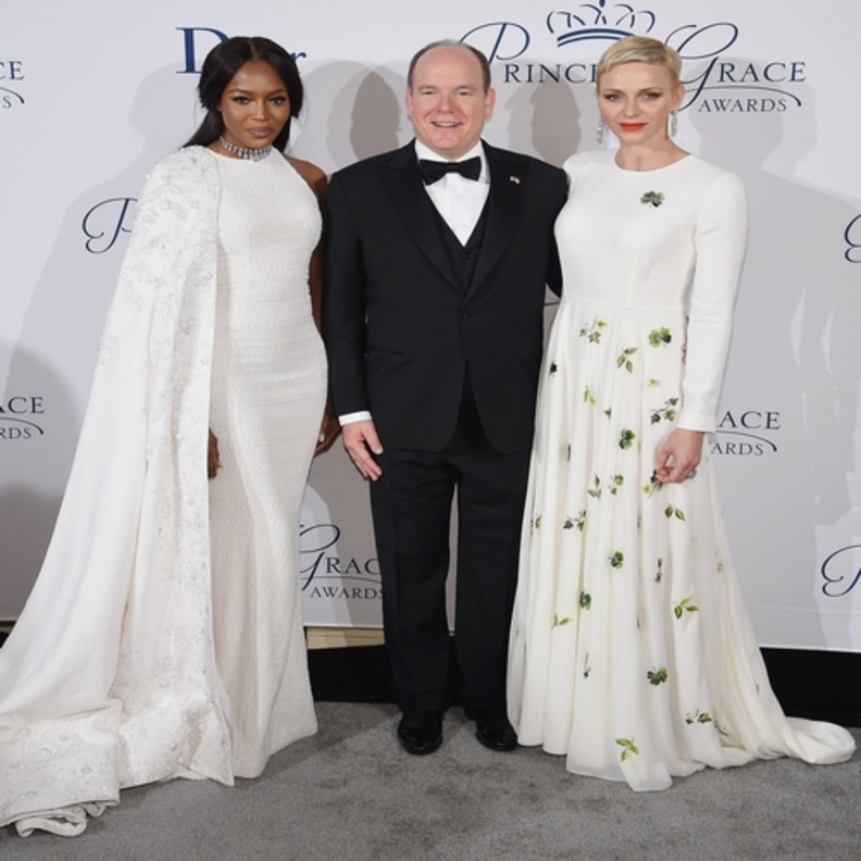 اطلالات النجمات بالوان الابيض