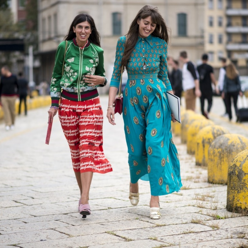 اطلالات مميزة شاهدناها في شوارع ميلانو جمعت بين المط العصري والنمط الكلاسيكي