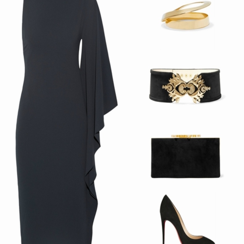 الاطلالة الأولى للعيد راقية باللونين الذهبي والأبيض