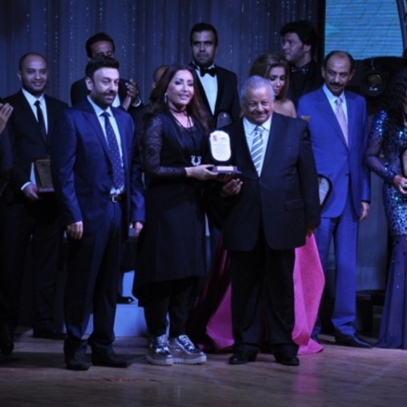 اطلالة طبيعية للفنانة لطيفة