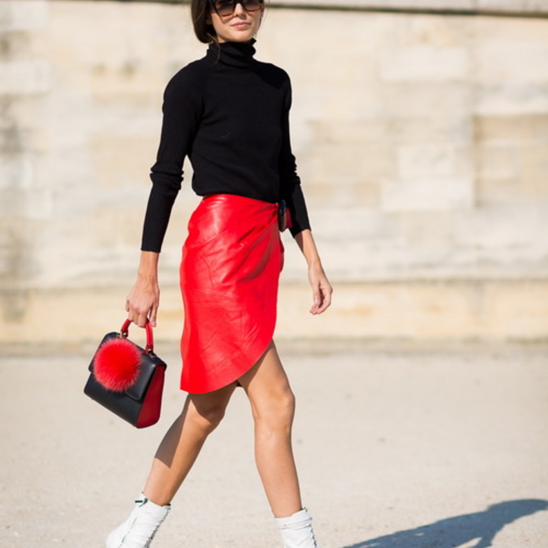  اطلالة رائعة مع تنورة الجلد