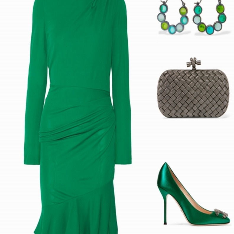 اطلالة في فستان باللون الأخضر مستوحاة من ألوان العلم السعودي بمناسبة اليوم الوطني