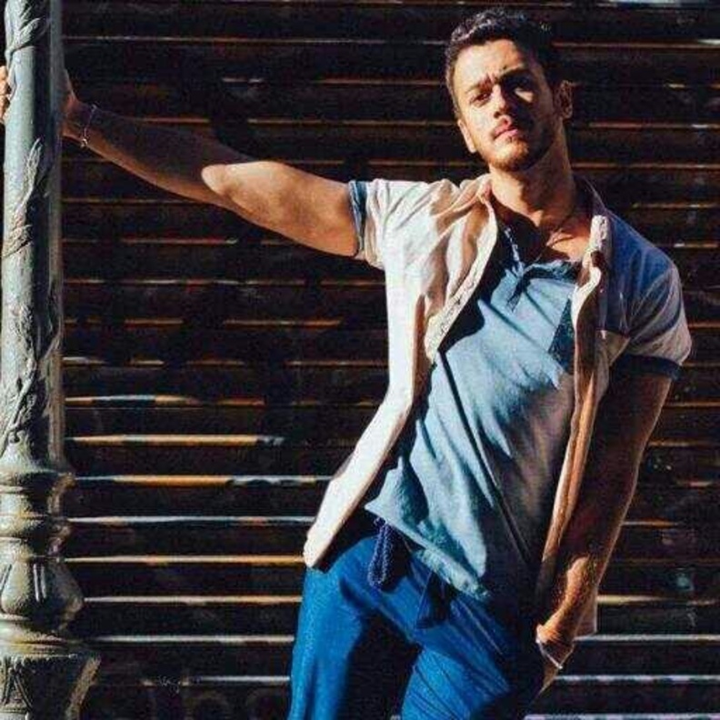 اطلالة كاجوال لسعد المجرد