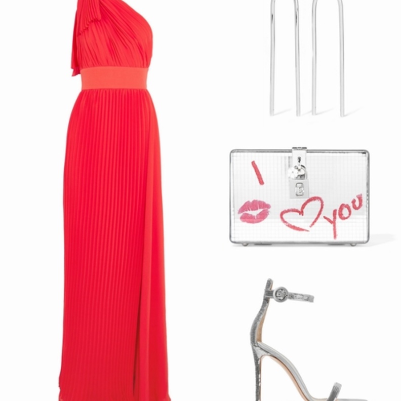 اطلالة مبتكرة ليوم الحب في فستان سهرة باللون الأحمر