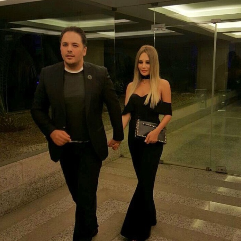 اطلالة مسائية لزوجة رامي عياش داليدا عياش في فستان طويل اسود