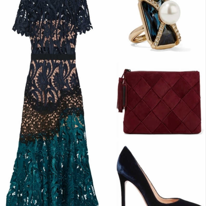 اطلالة ناعمة في فستان من الدانتيل مع اكسسوارت من المخمل