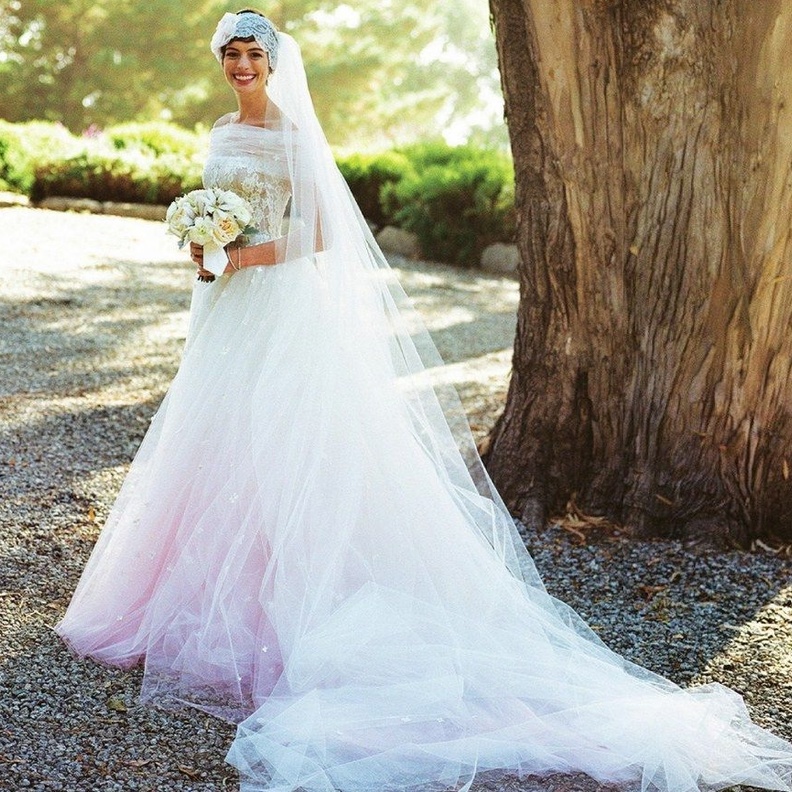 اقامت آن هاثاواي  حفل زفافها في Ventana Inn