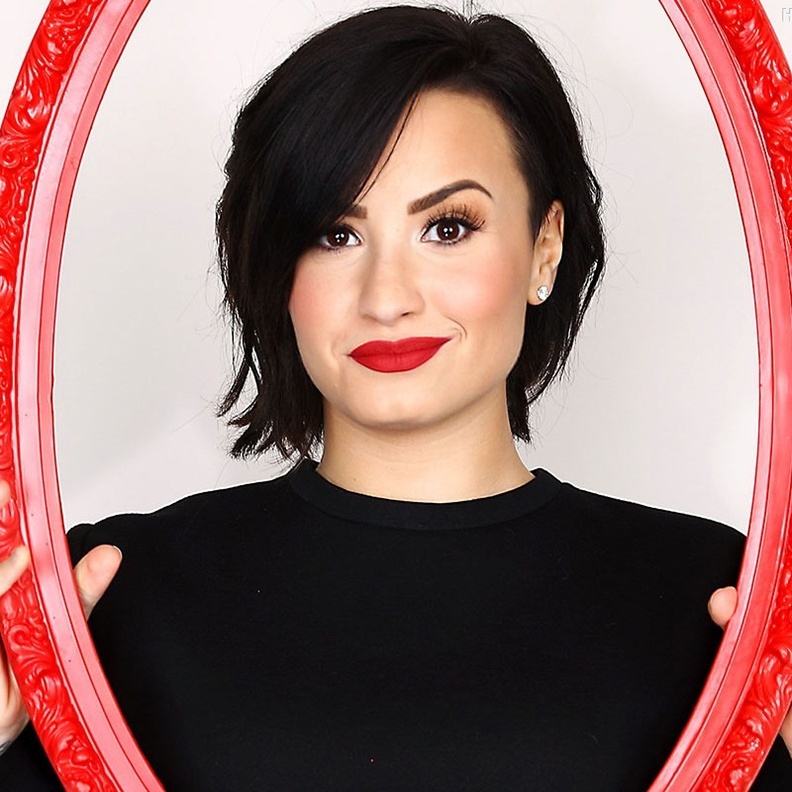 ديمي لوفاتو تسأل عن المخطئ