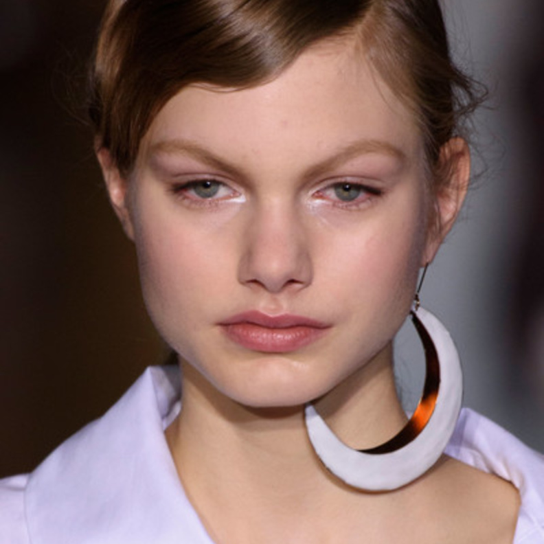 اقراص عصرية على شكل قمر من ستيلا ماكارتني Stella McCartney