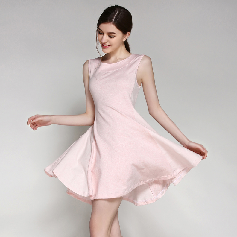 اكثري من شراء قمصان النوم والاطقمة الداخلية