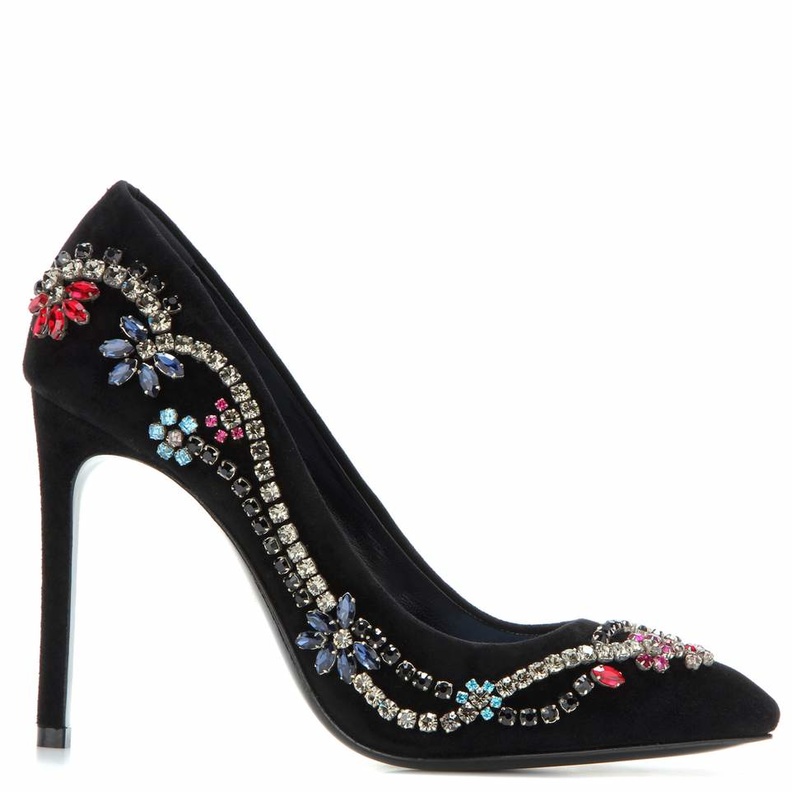 اكسسوارات كريستال راقية وأنثوية مع الحذاء الكلاسيكي الاسود من لانفين Lanvin