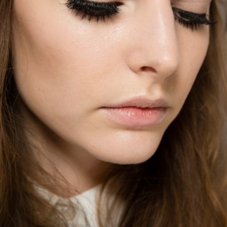 الآي لاينر يساعد على إخفاء الشعر الزائد