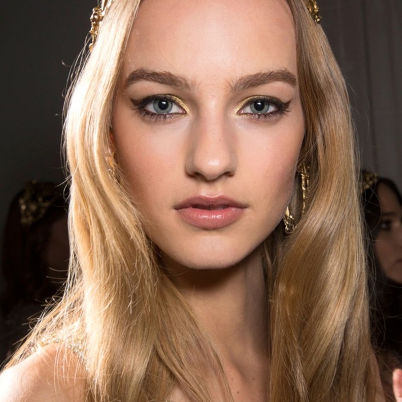 الآيلاينر يليق بمكياجك البني