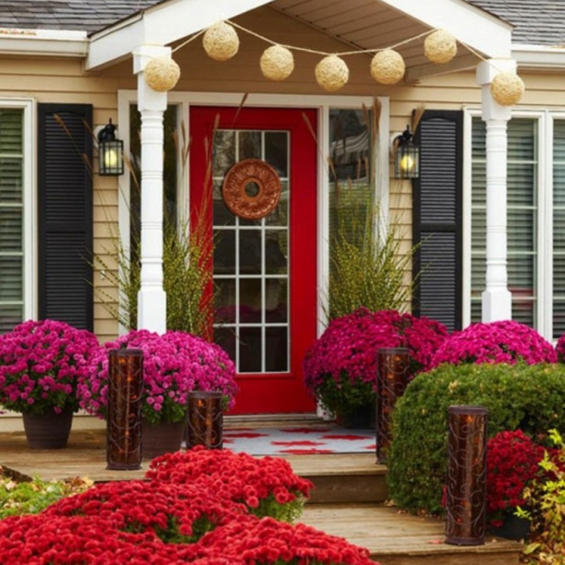  الأبواب محاطة بالزهور