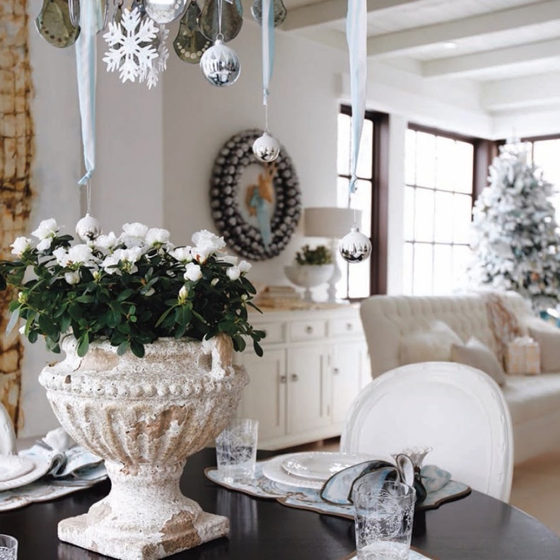 الأبيض يشعّ جمالاً