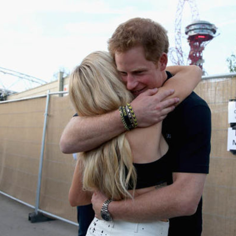 الأمير هاري والمغنية البريطانية إيلي جولدينج