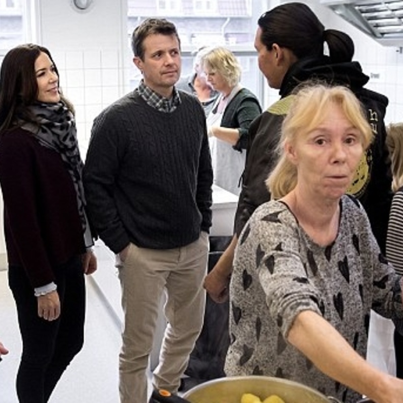 الأميرة ماري تزور مقهى للمشردين