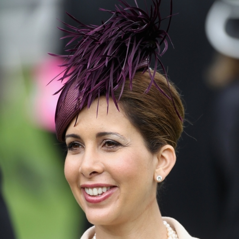 الأميرة هيا بنت الحسين متألقة بمجوهرات اللؤلؤ