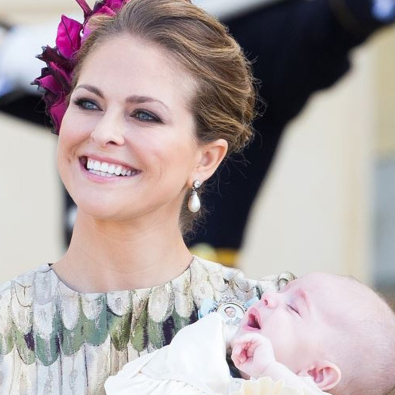 العائلة السويدية يحضرون تعميد الأمير نيكولاس