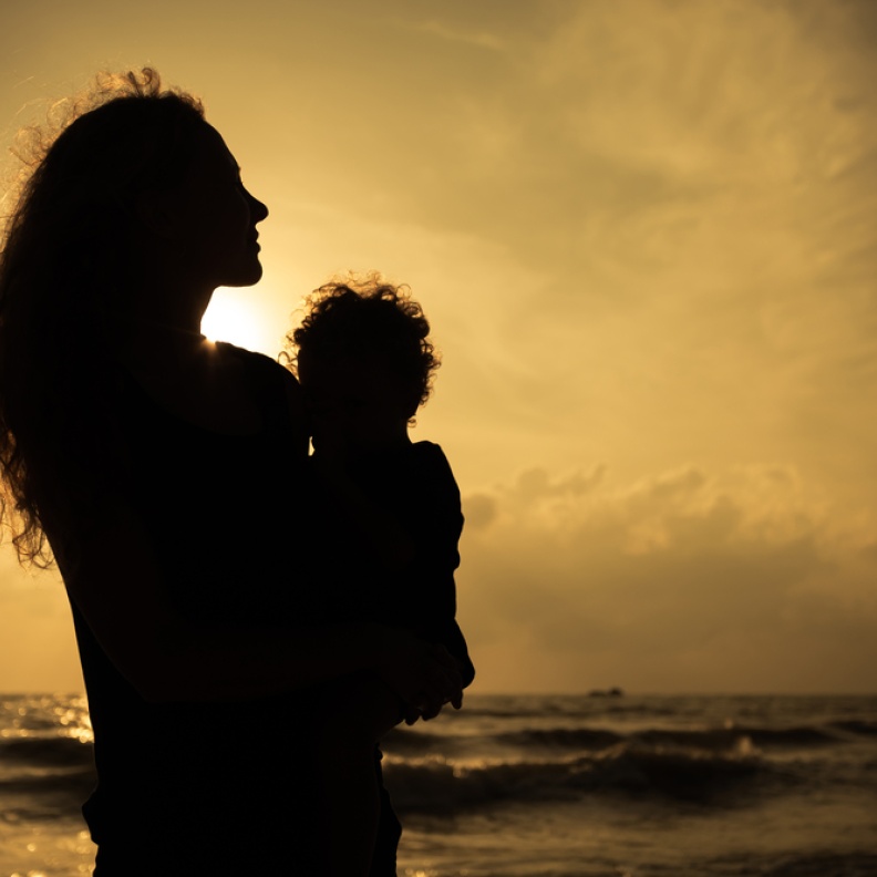 الأم... أيقونة الحياة