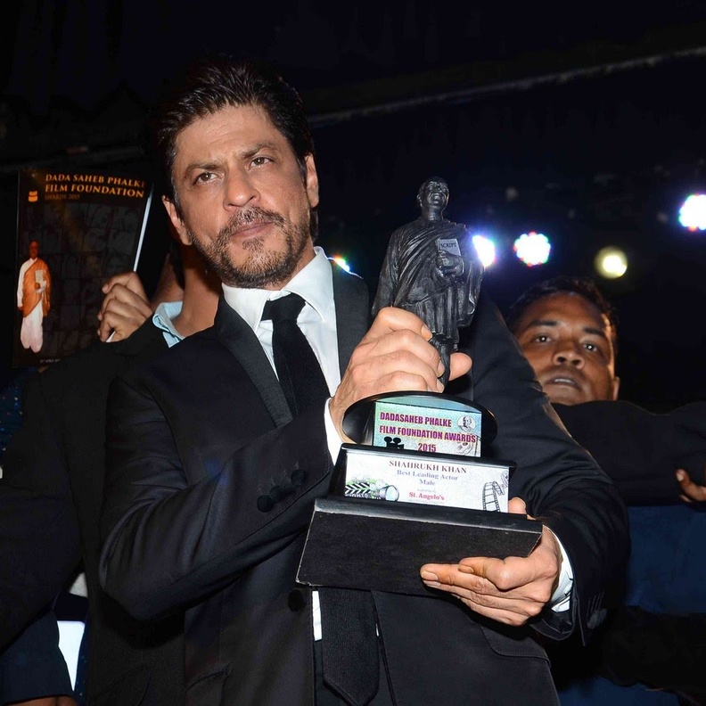 شاروخان أدواري لم ترتقي لنيل الجائزة الوطنية