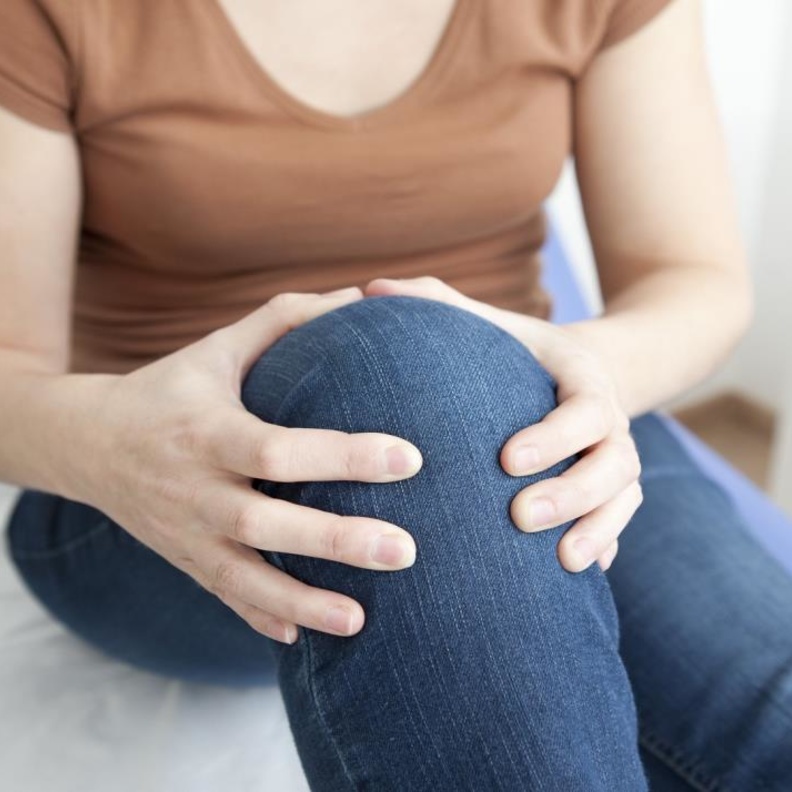 اي نوع من الاحذية الجديدة قد يقلل من الم الركبة 