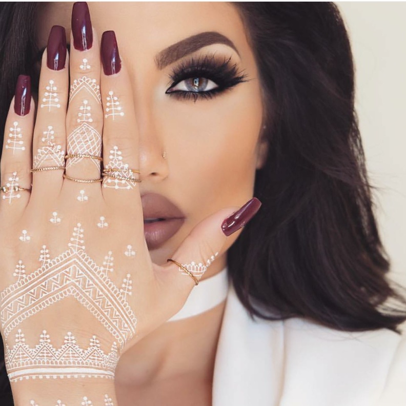 الاكسسوارات تزيد  الحنة جمالا